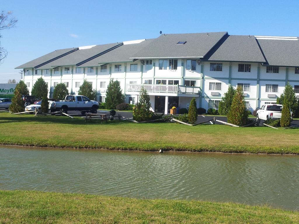 Days Inn By Wyndham Shelburne/Burlington מראה חיצוני תמונה
