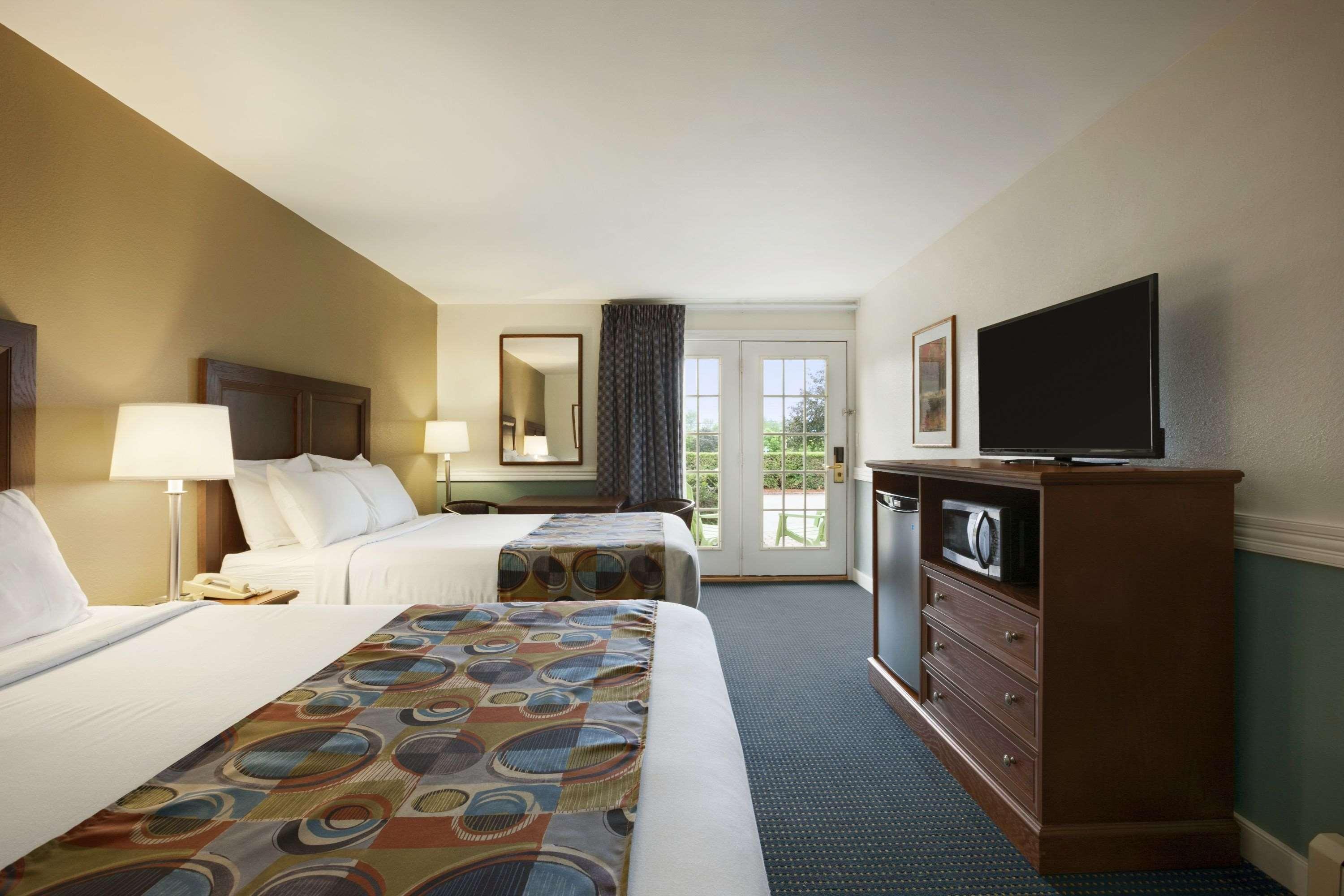 Days Inn By Wyndham Shelburne/Burlington מראה חיצוני תמונה
