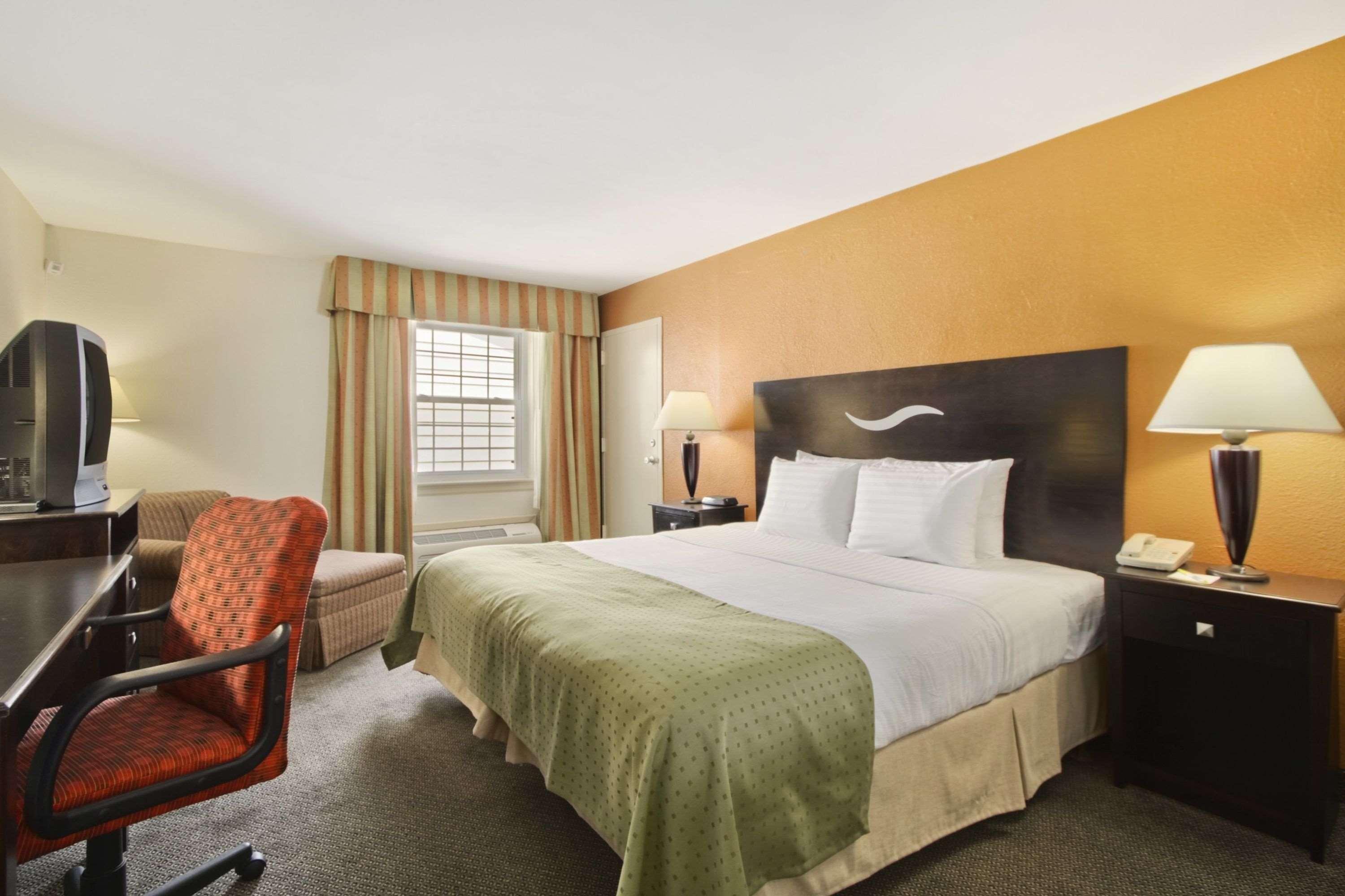 Days Inn By Wyndham Shelburne/Burlington מראה חיצוני תמונה