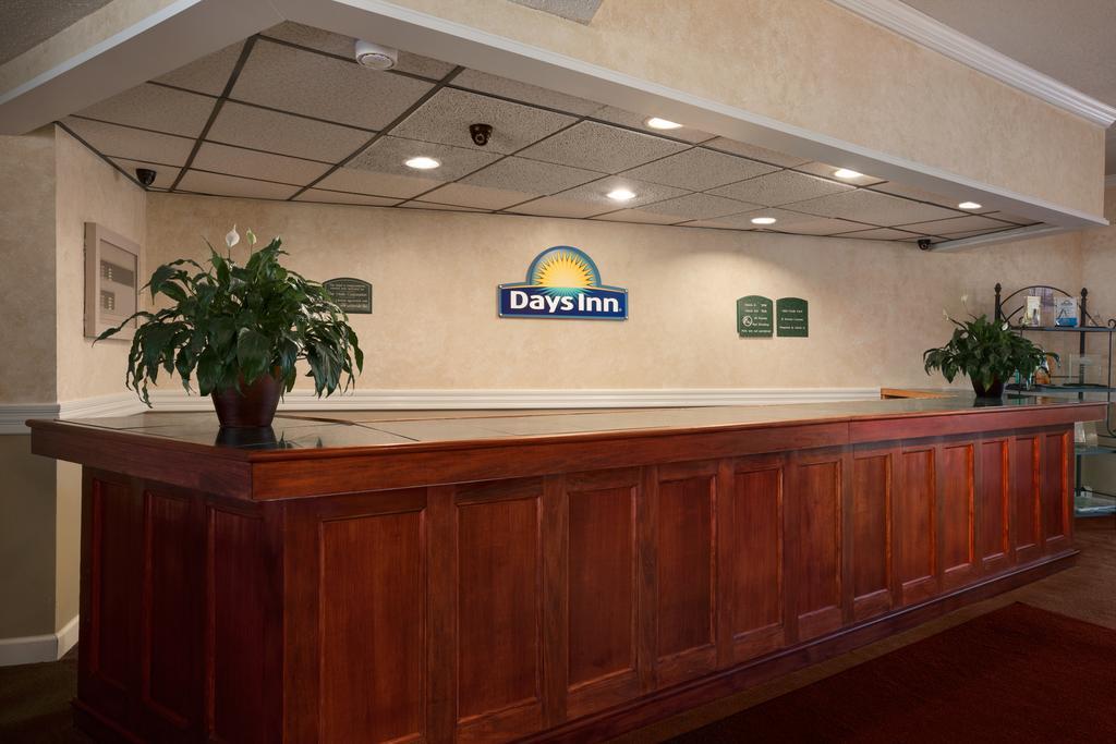 Days Inn By Wyndham Shelburne/Burlington מראה חיצוני תמונה