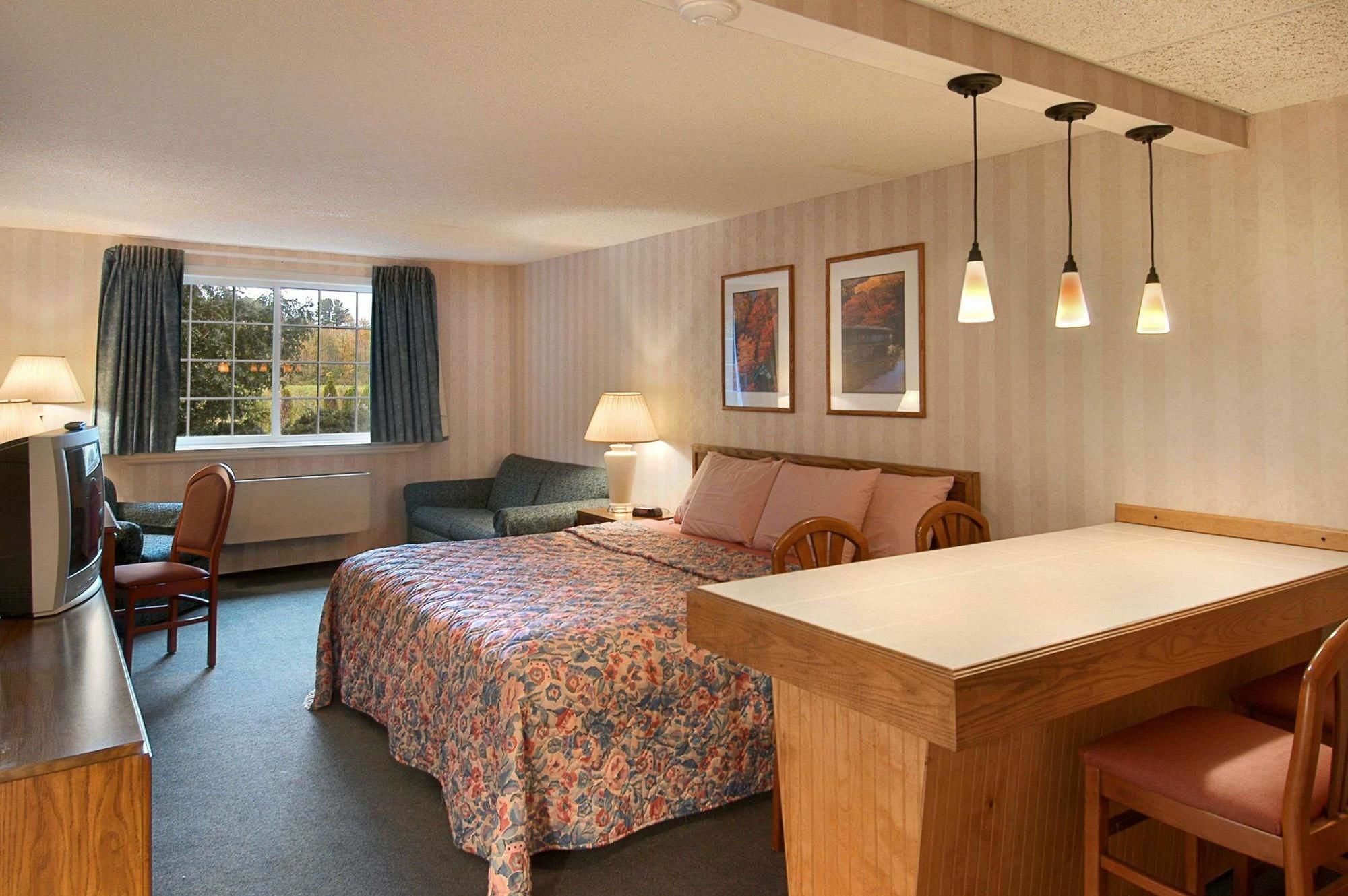 Days Inn By Wyndham Shelburne/Burlington מראה חיצוני תמונה