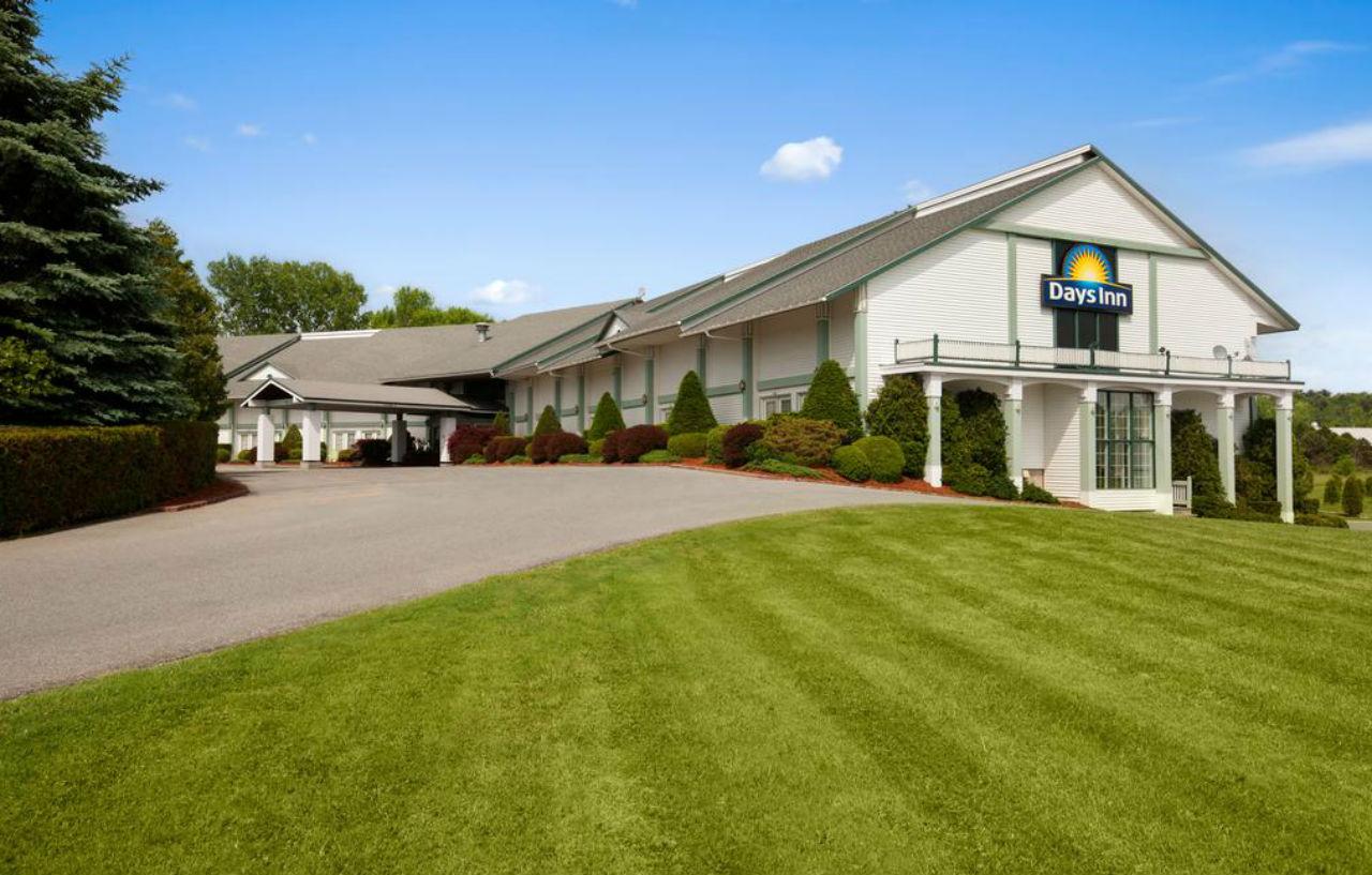 Days Inn By Wyndham Shelburne/Burlington מראה חיצוני תמונה