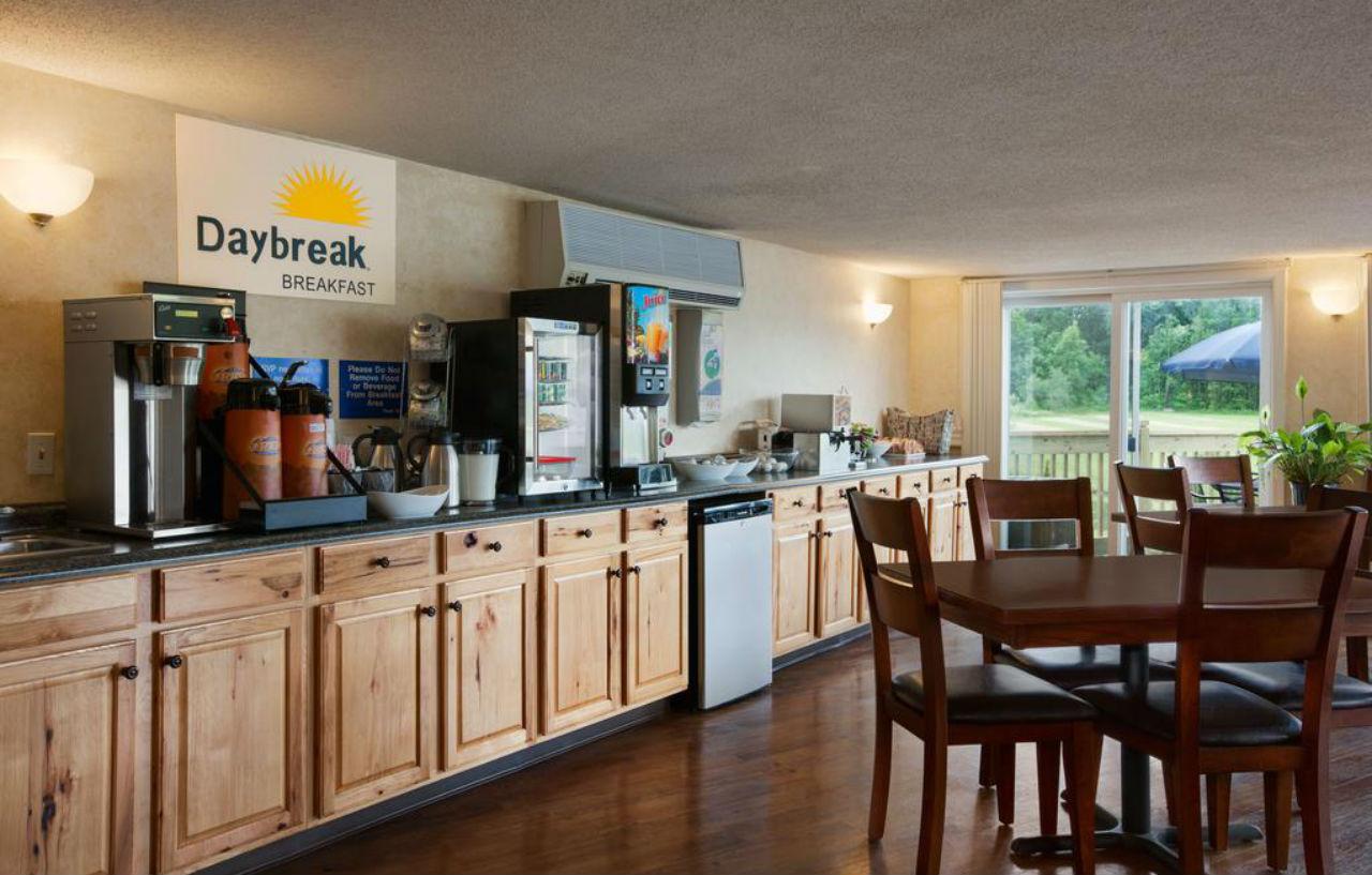 Days Inn By Wyndham Shelburne/Burlington מראה חיצוני תמונה