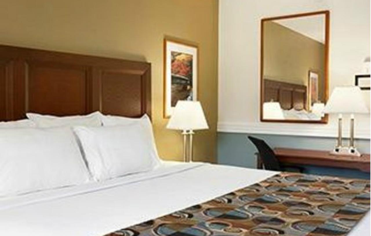 Days Inn By Wyndham Shelburne/Burlington מראה חיצוני תמונה
